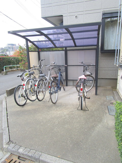 メゾンルミエールのその他共用部分|★屋根付き駐輪場★