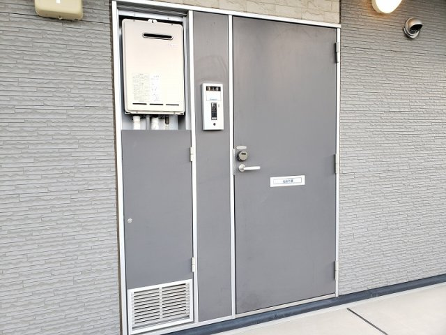 レオパレスリブェールⅡの玄関