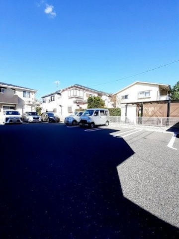 サニー　クレストＡの駐車場