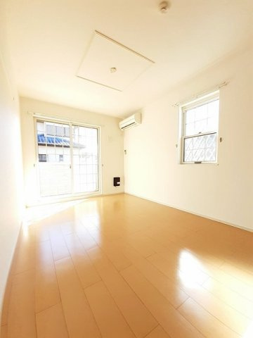 サニー　クレストＡの居間・リビング