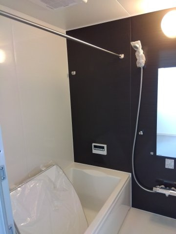 八戸市長苗代内舟渡　A棟のトイレ|温水洗浄便座・手洗い付きで、収納も備えた使いやすいトイレ