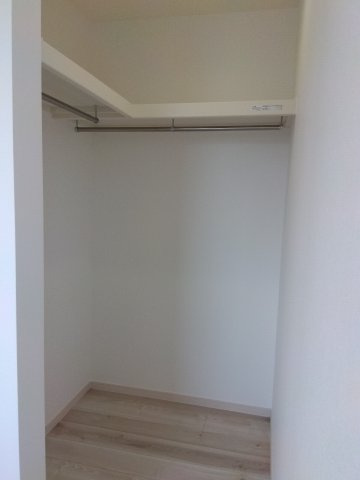 八戸市長苗代内舟渡　A棟の洋室|子供部屋や書斎など、多用途に使える洋室