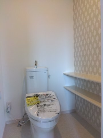 八戸市長苗代内舟渡　A棟の収納|2階廊下にも設けた便利な収納スペース