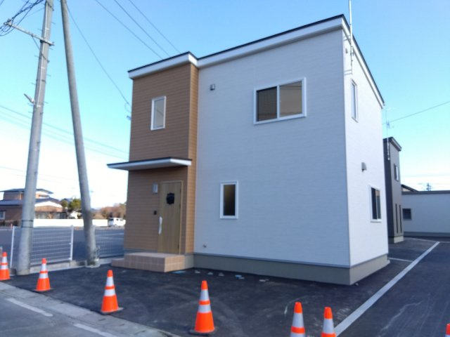 八戸市長苗代内舟渡　A棟