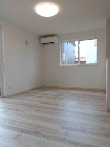 八戸市長苗代内舟渡　A棟のキッチン|食洗機・3口コンロ付きで、家事をサポートする対面キッチン