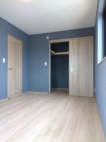 八戸市長苗代内舟渡　B棟の洋室|子供部屋や書斎など多目的に使える洋室