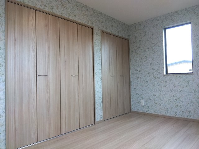 八戸市長苗代内舟渡の洋室|収納スペースを備えた洋室