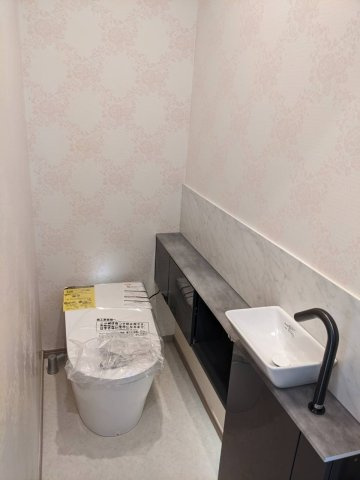 八戸市長苗代内舟渡　B棟の玄関|姿見付きでお出かけ前の身だしなみチェックもできます