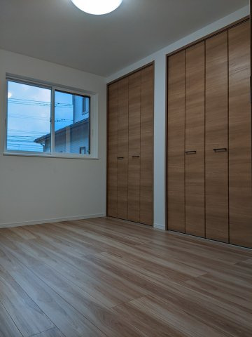 八戸市長苗代内舟渡　C棟の洋室|6帖の使いやすい洋室