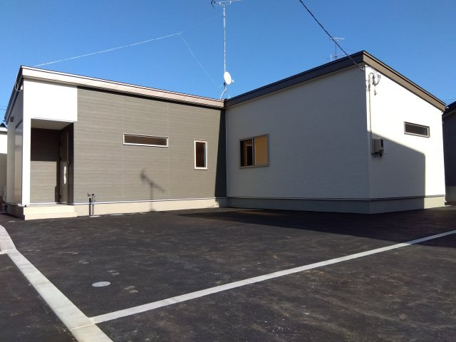 八戸市長苗代内舟渡　C棟