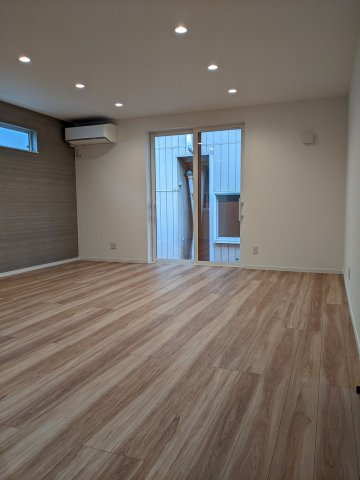 八戸市長苗代内舟渡　C棟の居間・リビング|ワンフロアでゆったり過ごせる19帖のLDK