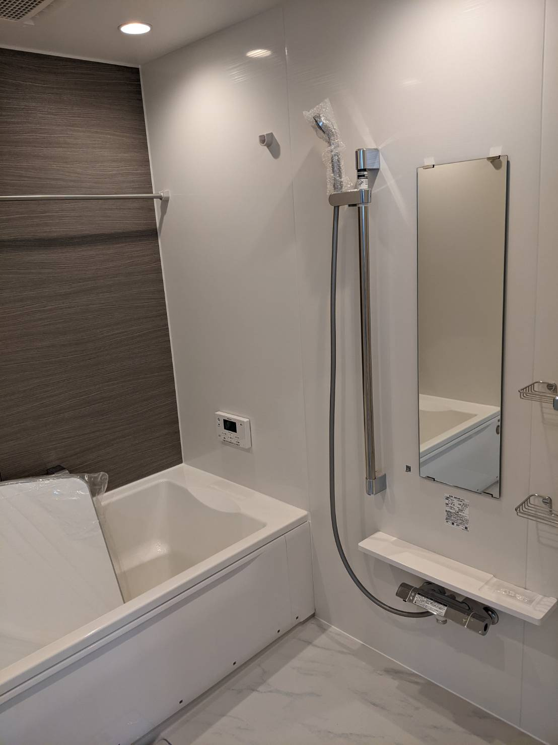 八戸市長苗代内舟渡　D棟の浴室