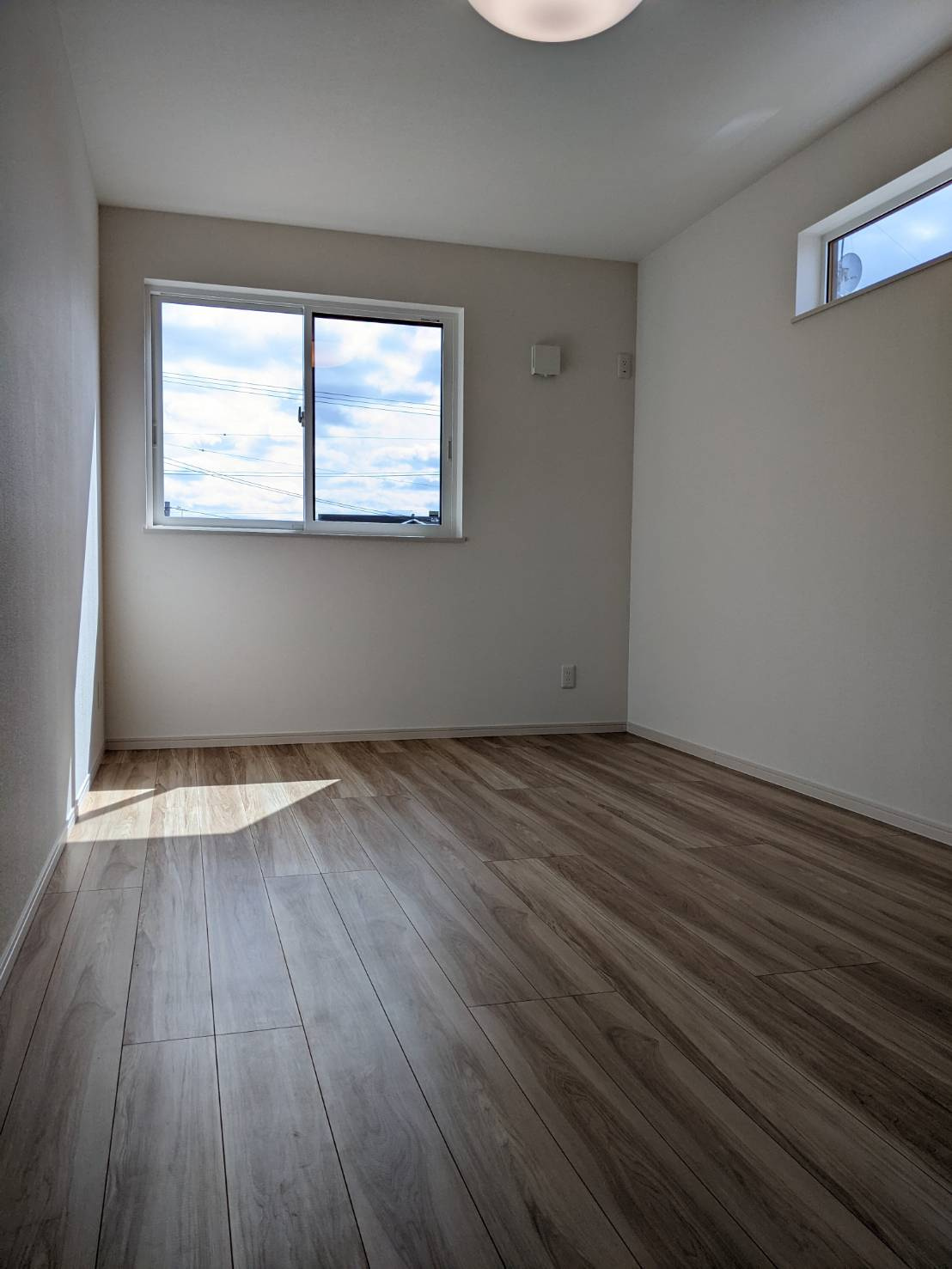 八戸市長苗代内舟渡　D棟の洋室