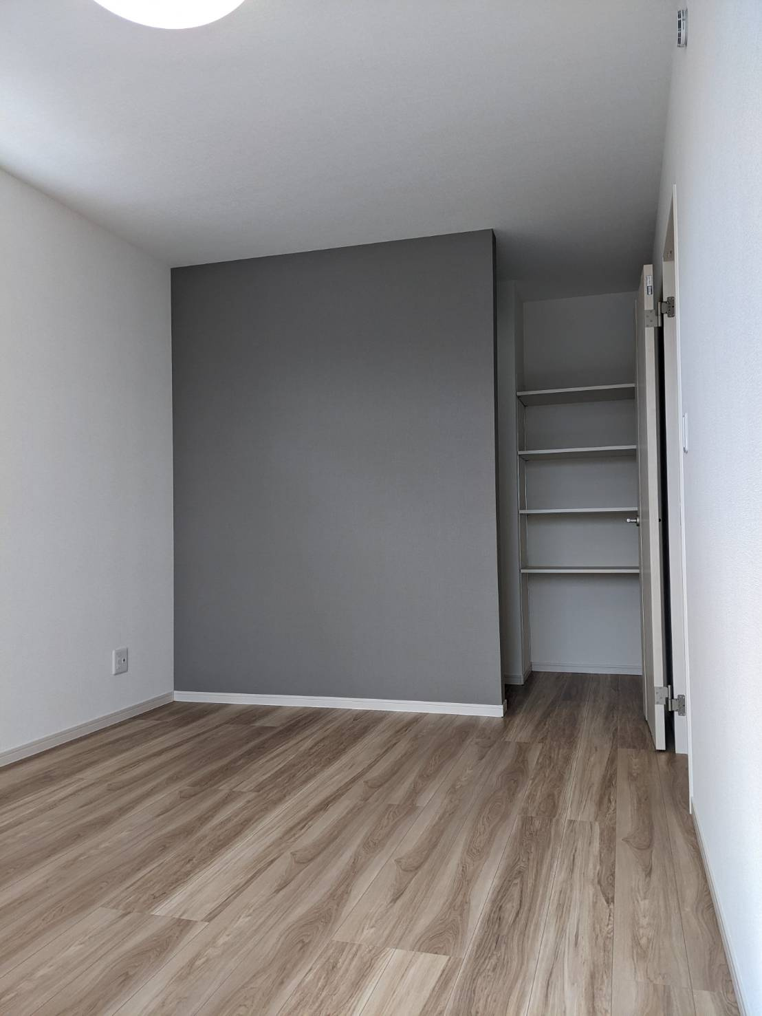 八戸市長苗代内舟渡　D棟の洋室