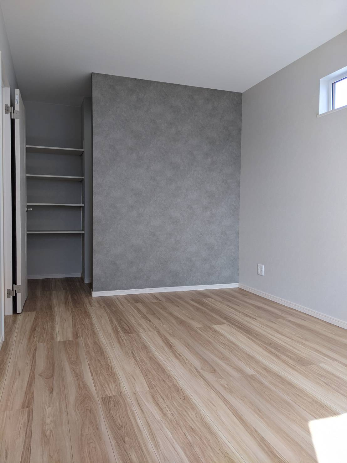 八戸市長苗代内舟渡　D棟の洋室