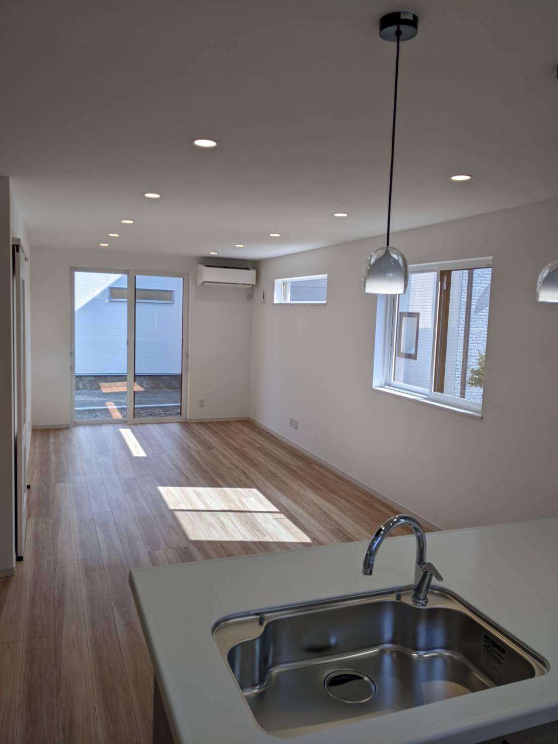 八戸市長苗代内舟渡　D棟の居間・リビング