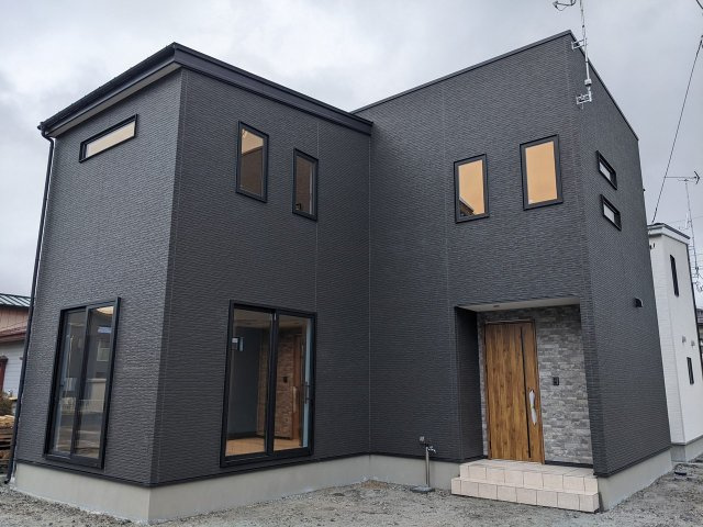 ※商談中※八戸市長苗代内舟渡　E棟の外観