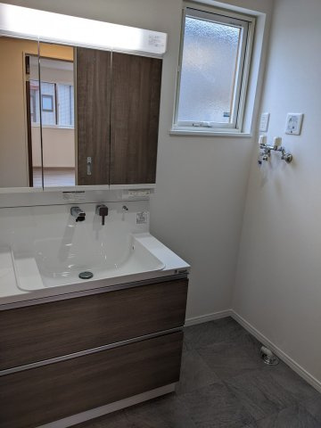 八戸市長苗代内舟渡　F棟の浴室