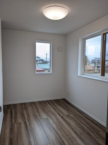 八戸市長苗代内舟渡　F棟の洋室