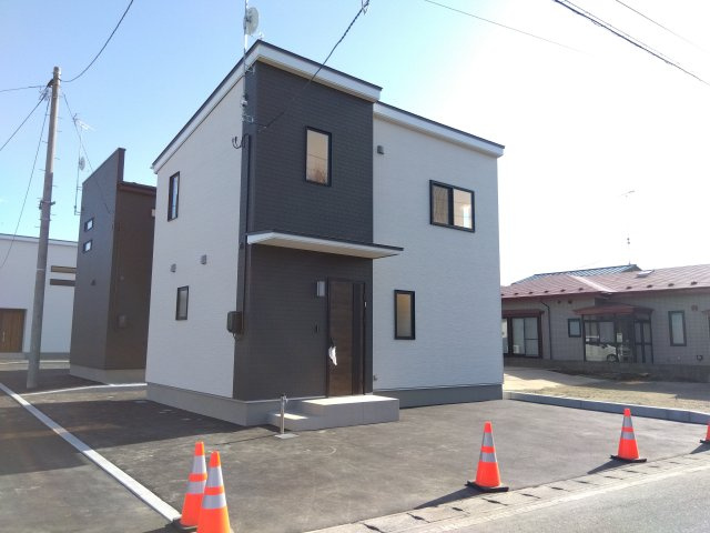 八戸市長苗代内舟渡　F棟