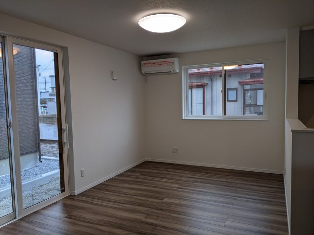 八戸市長苗代内舟渡　F棟の居間・リビング