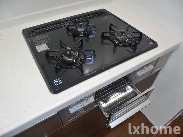 グラースラフィネ南春日丘のキッチン|コンパクトなキッチンで掃除もラクラク