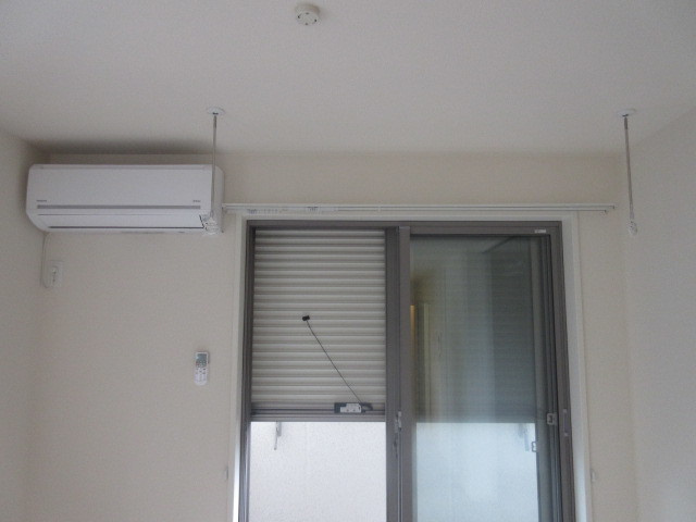 ドルフ朝志ヶ丘Ⅰの設備|★防犯シャッター　室内物干しフック★