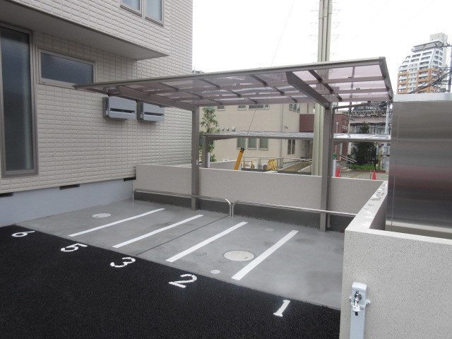 ドルフ朝志ヶ丘Ⅰの駐車場|★バイク置き場あります★