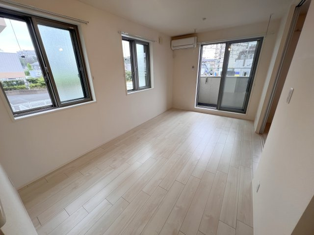 ドルフ朝志ヶ丘Ⅰの居間・リビング|★明るいフローリングのお部屋です★