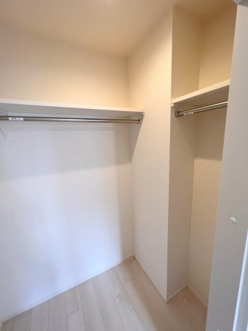 ドルフ朝志ヶ丘Ⅰの収納|★１．２帖のウォークインクローゼット★