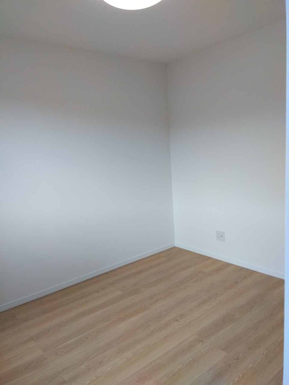 三沢市緑町　A棟の洋室|2階には各居室に収納を備えた使い勝手の良い間取り