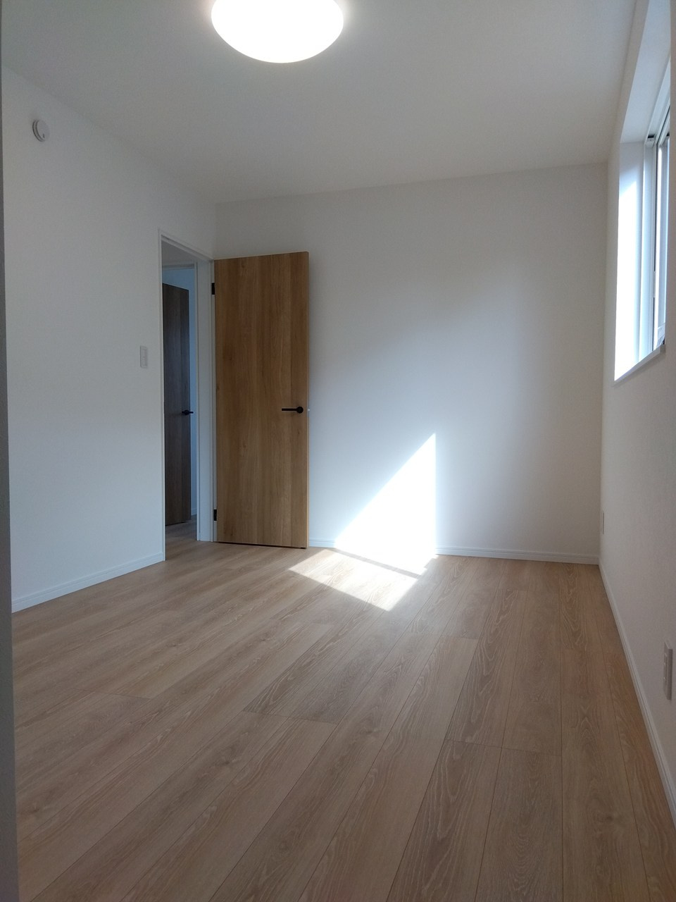 三沢市緑町　A棟の洋室