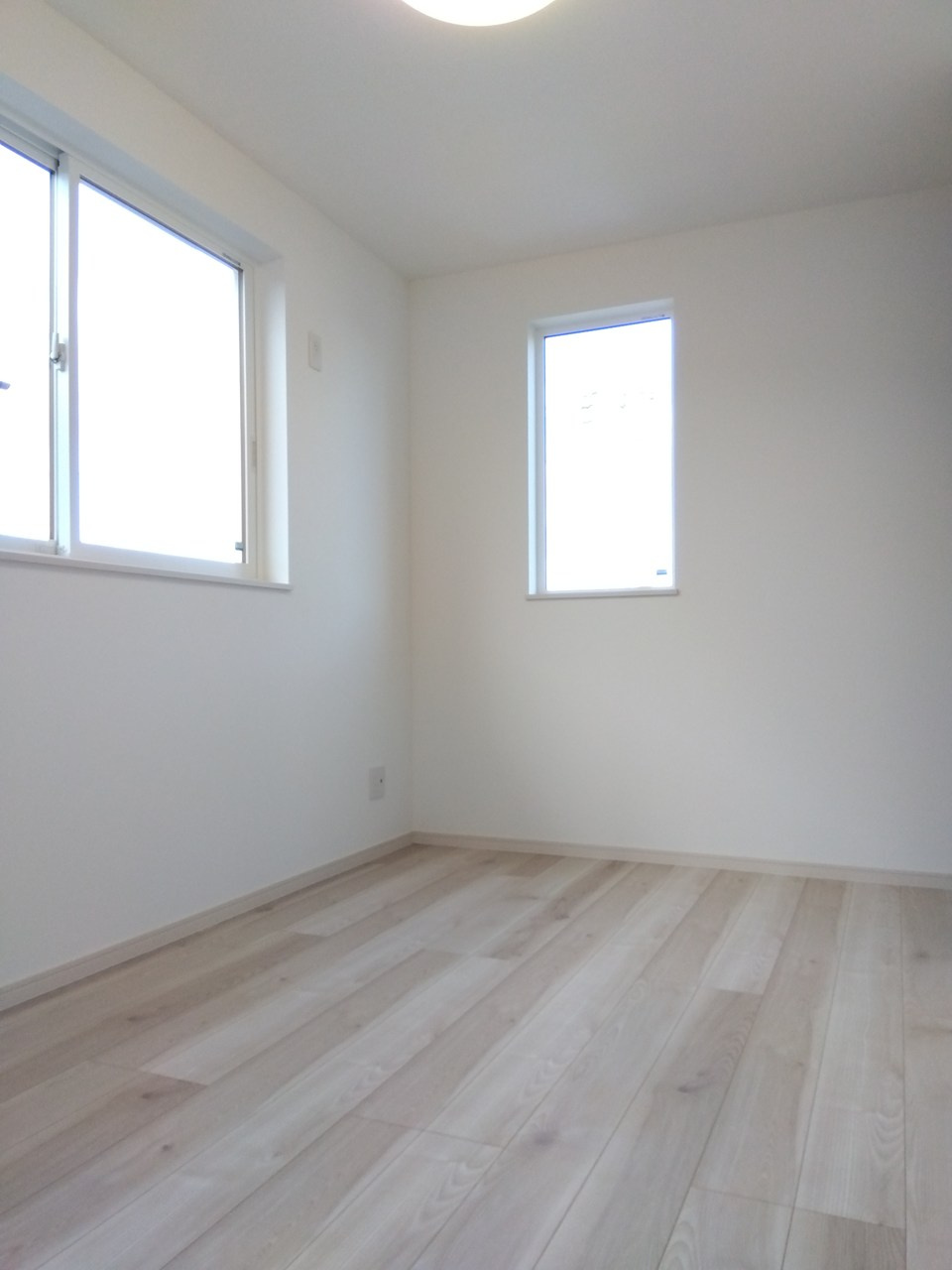※商談中※三沢市緑町　Ｂ棟の洋室|シンプルで落ち着いた雰囲気の洋室。