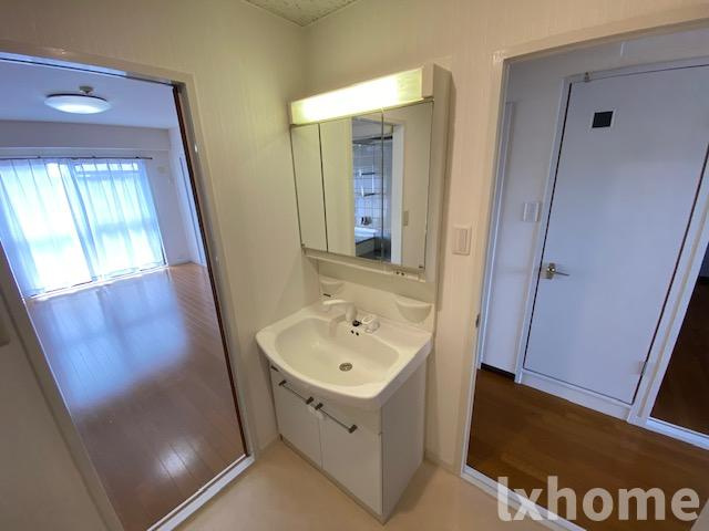 リファインドカースルの独立洗面台|朝の身支度には欠かせない独立洗面化粧台