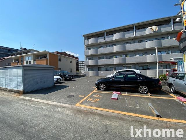 リファインドカースルの駐車場|駐車スペースもあります