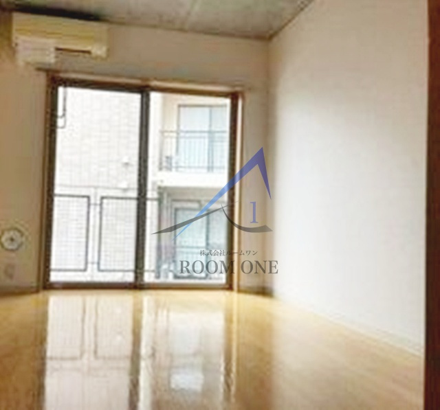 デア・ケーニッヒの居間・リビング|洋室のお部屋です。