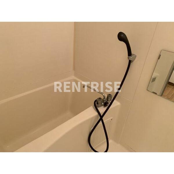 SurplusOneホープスの浴室