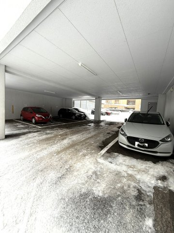 シャンボール南12条の駐車場