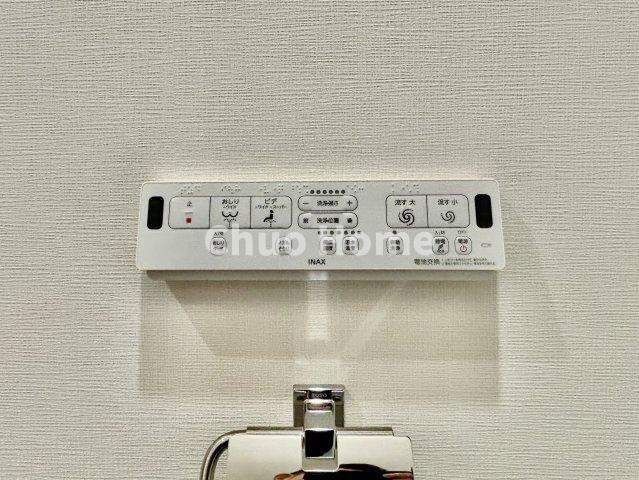 コンドミニアム葛西の内装|【ウォシュレット】清潔に使いたいお手洗いには最適な設備です。もちろんウォームレットも標準装備です。