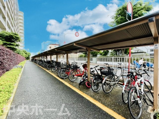 コンドミニアム葛西の駐輪場|【自転車置き場】最新の空き状況や費用などの詳細は担当スタッフまでお問い合わせください。
