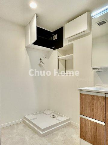 コンドミニアム葛西のランドリースペース|【ランドリースペース】担当者がスケールを持ち歩いておりますので、ご見学時には現在お使いの洗濯機などがきちんと収まるかなどもチェックして下さい。見学前に測っておくと非常に便利だと思います。