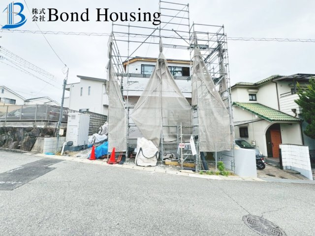 LDK広々と19帖超え　長期優良住宅　西区今寺　新築戸建の前面道路含む現地写真