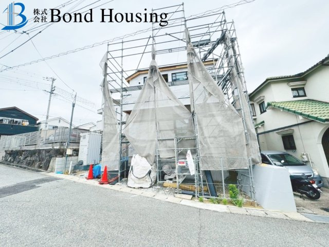 LDK広々と19帖超え　長期優良住宅　西区今寺　新築戸建の前面道路含む現地写真