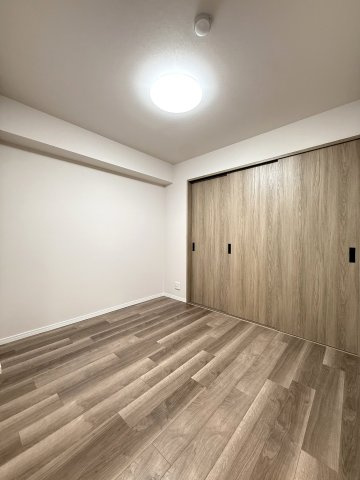 チュリス月寒の洋室