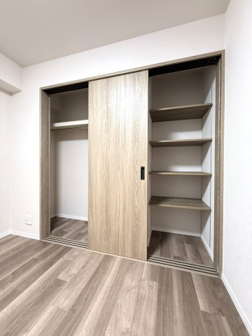 チュリス月寒の洋室