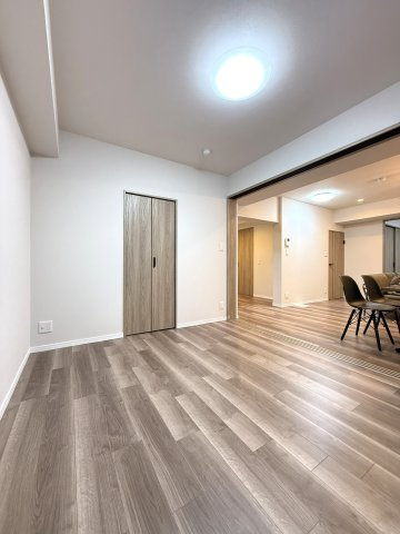 チュリス月寒の洋室