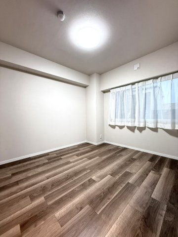 チュリス月寒の洋室