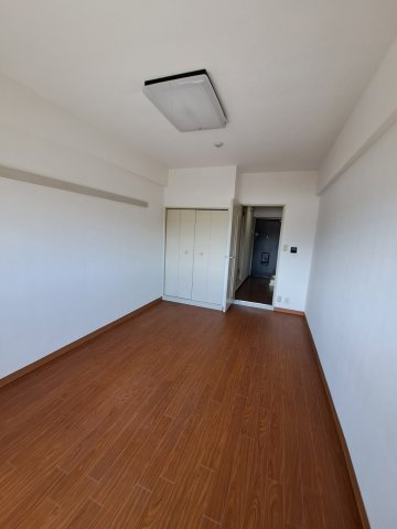 フロイデ里中の洋室