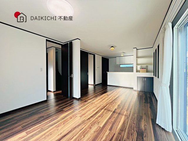 【居間・リビング】 | 鴻巣市天神5丁目　中古戸建