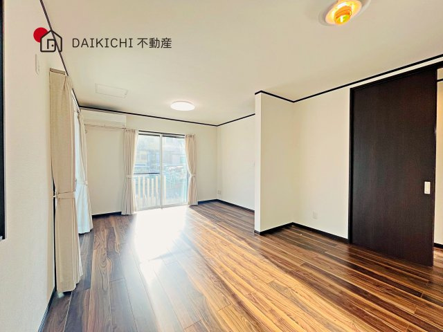 【居間・リビング】 | 鴻巣市天神5丁目　中古戸建